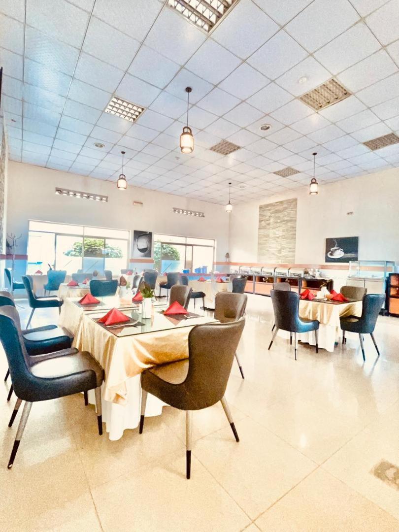 Nobleza Hotel Kigali Buitenkant foto