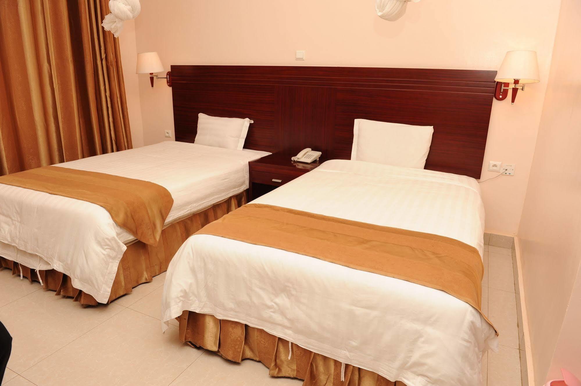 Nobleza Hotel Kigali Buitenkant foto