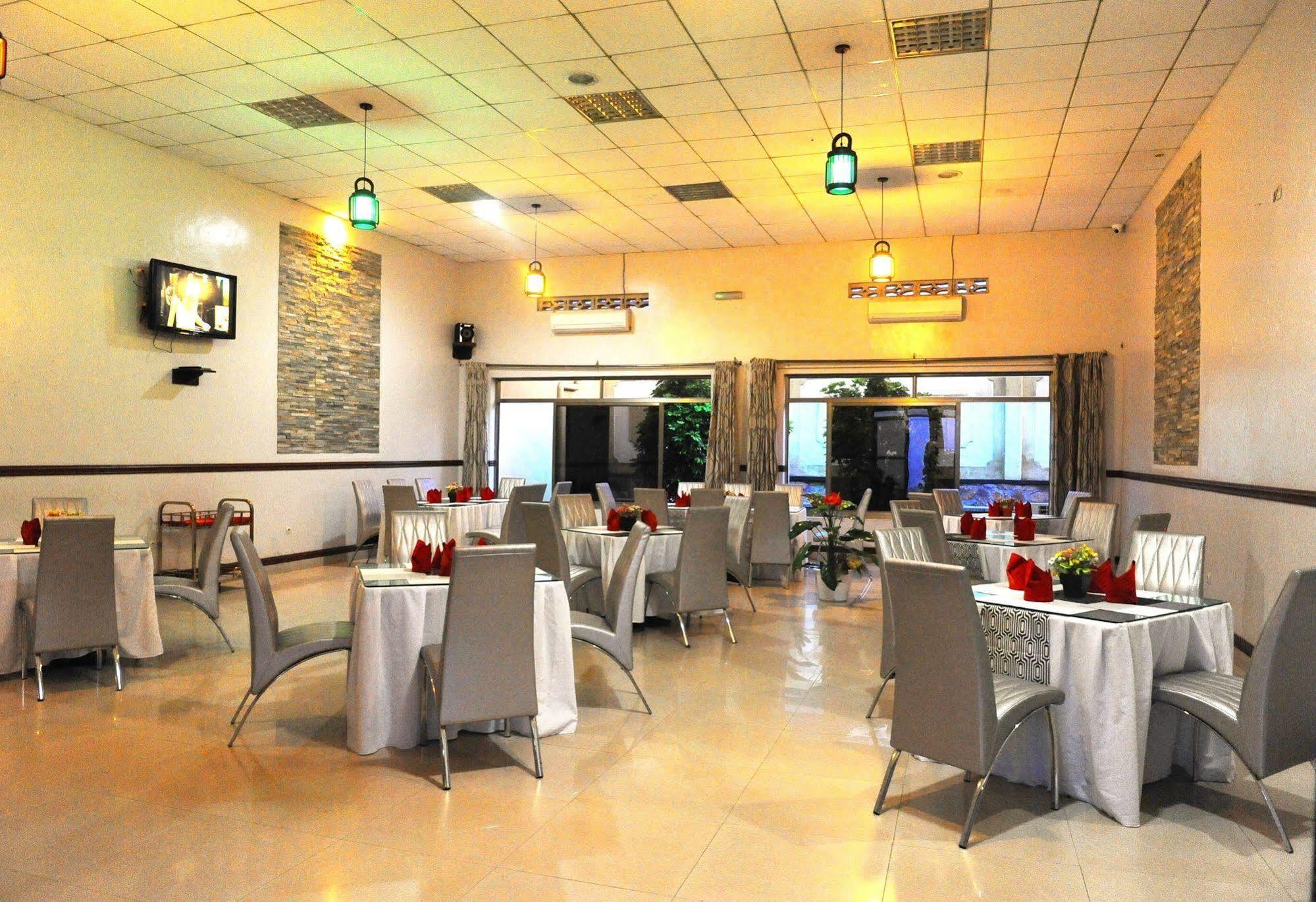 Nobleza Hotel Kigali Buitenkant foto