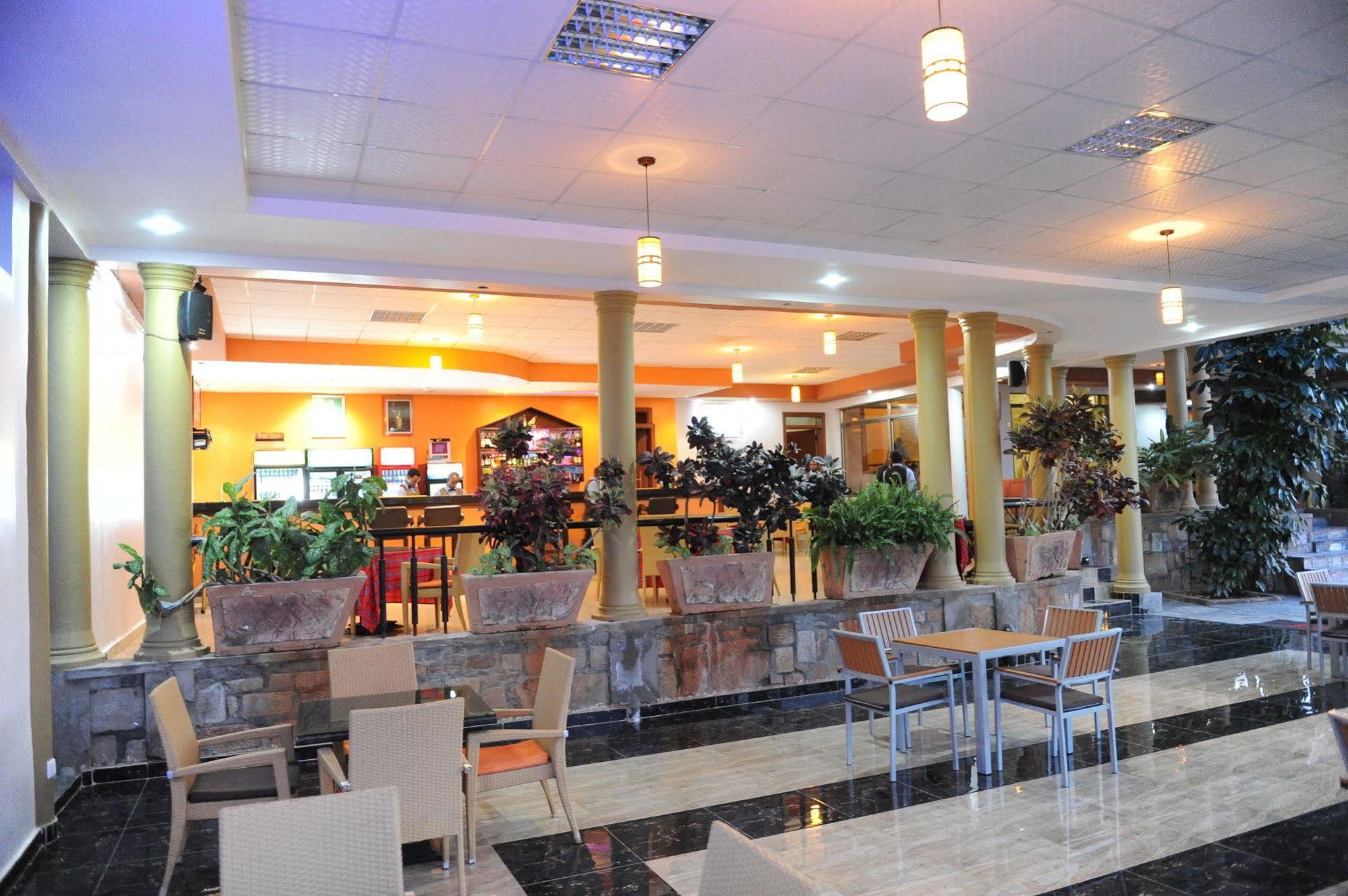 Nobleza Hotel Kigali Buitenkant foto