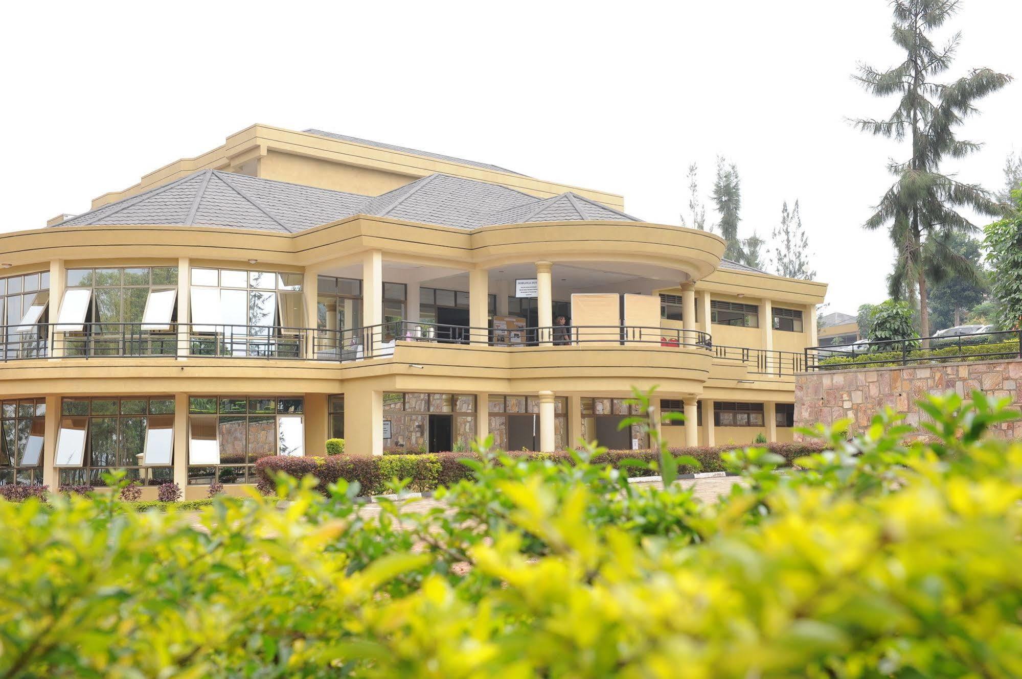 Nobleza Hotel Kigali Buitenkant foto